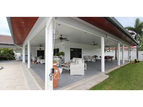 For sale 4 bedroom pool villa in Hua hin soi 6