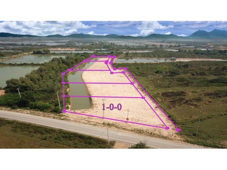 Plot of land with lake 1 rai for sale in Pranburi