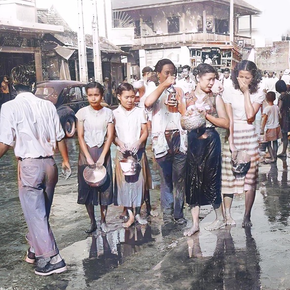Old photo Songkran in Chiangmai 01.jpg